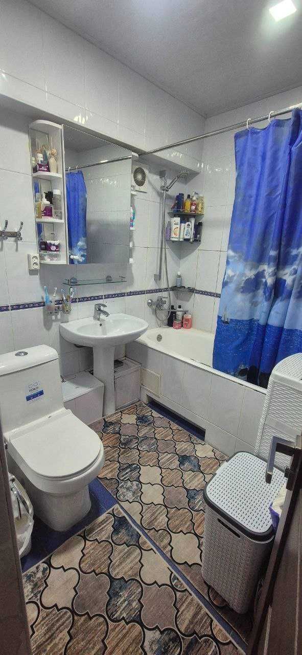 Продаётся 3-комнатная в Ц-5, 70м². Кафе Ширин, парк Анхор КИРПИЧ