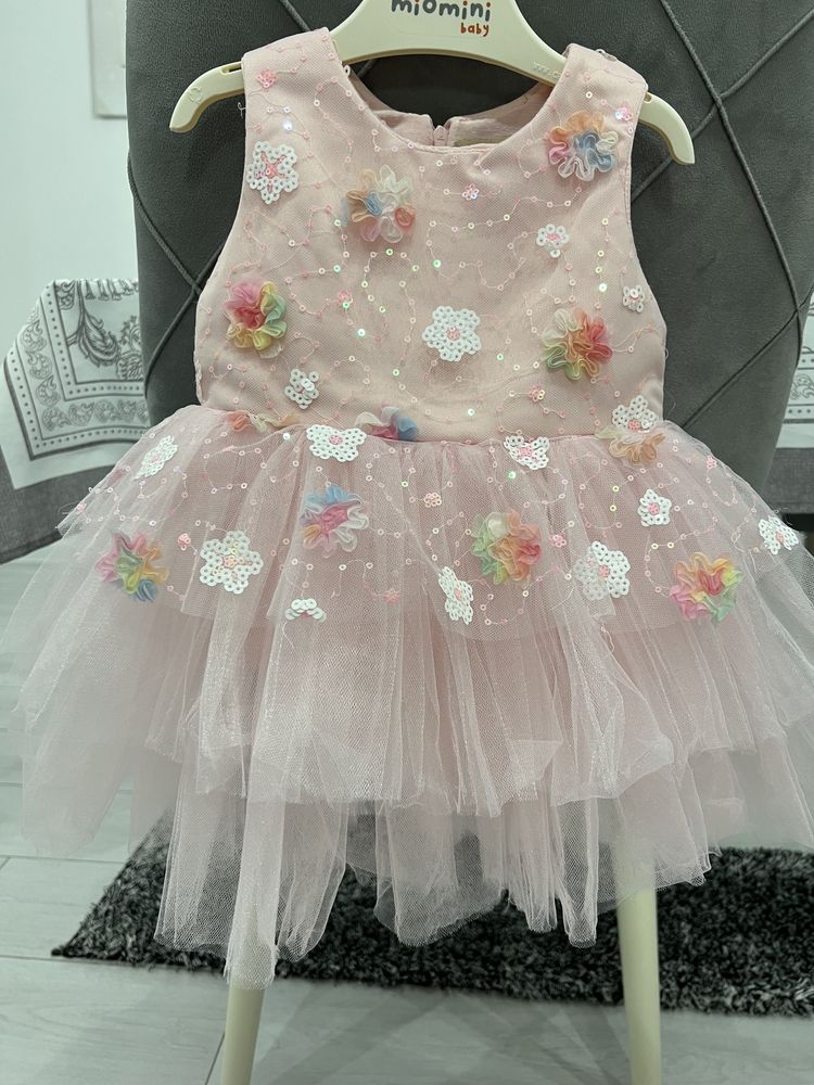 Разкошна официална бебешка рокля за момиче размер 80