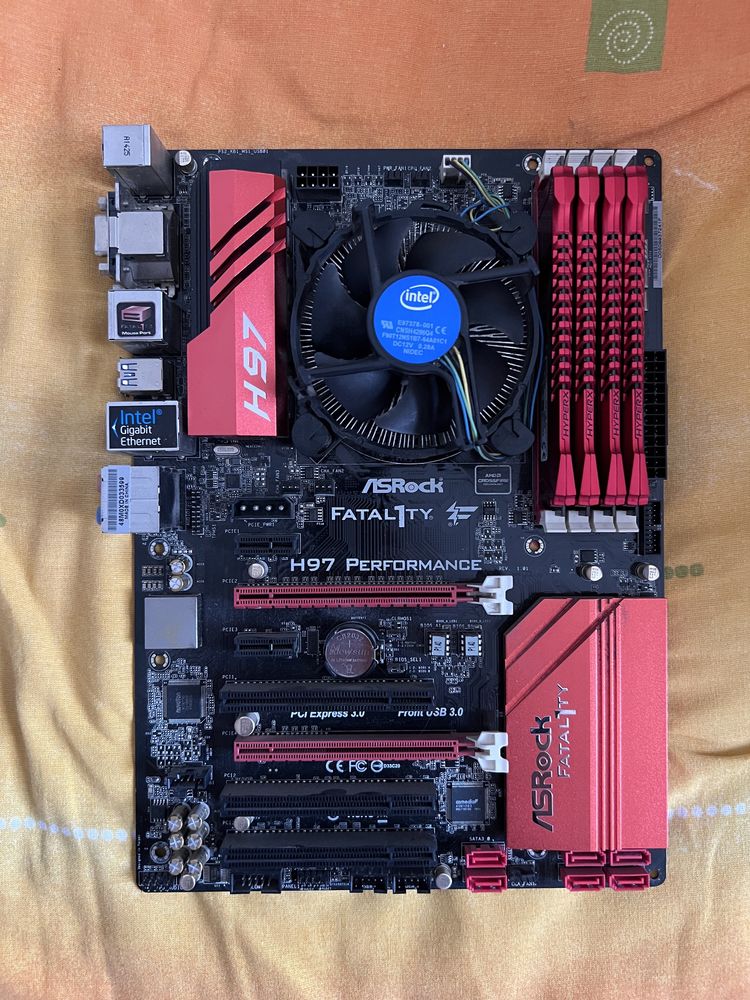 Asrock Fatal1ty H97 | 16GB RAM HyperX Savage DDR3 | Intel Core i5