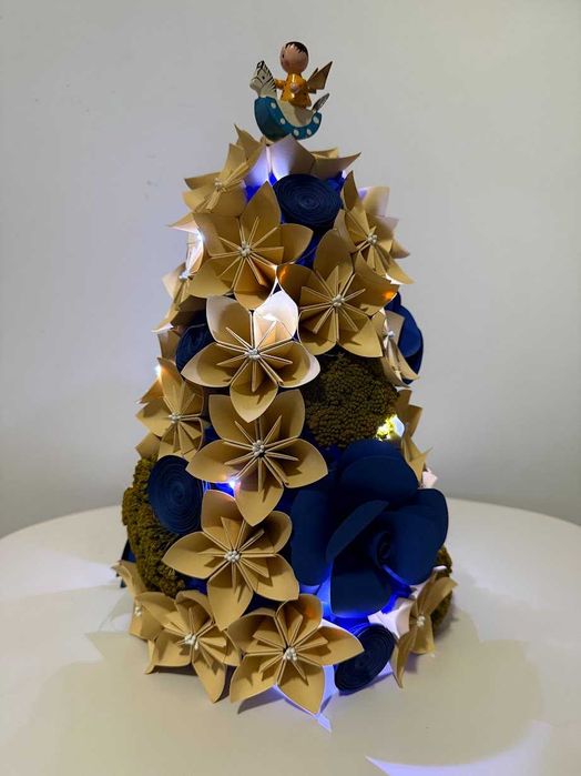 Brăduți de Crăciun handmade din flori de hârtie