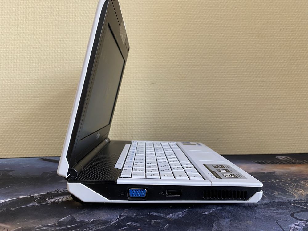 Продам нетбук Fujitsu Amilo 3520.