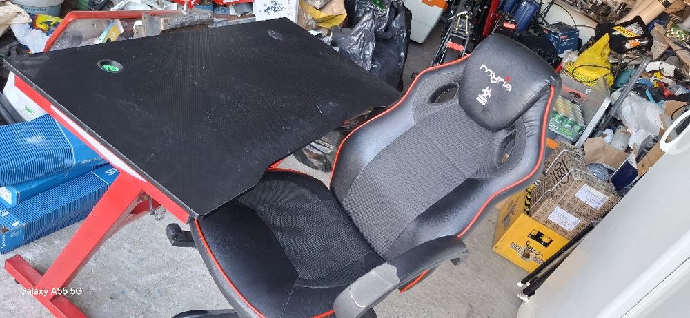 Birou și scaun gamming