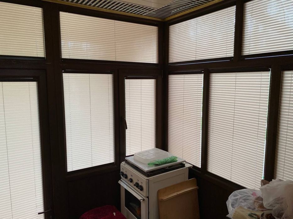 Жалюзи и москетные сетки в широком ассортименте.