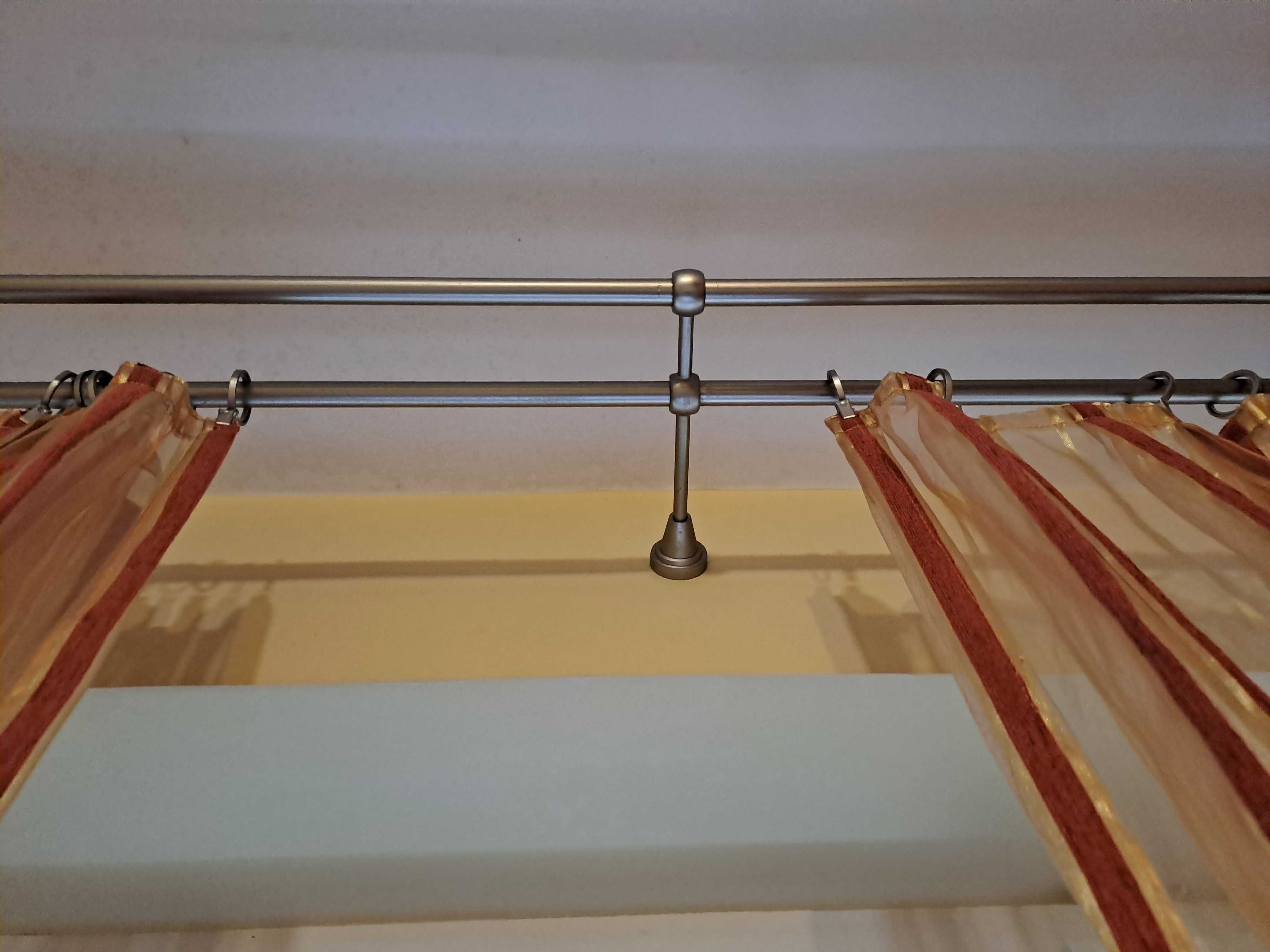 Vând Draperie metalica dubla cu perdele si draperii