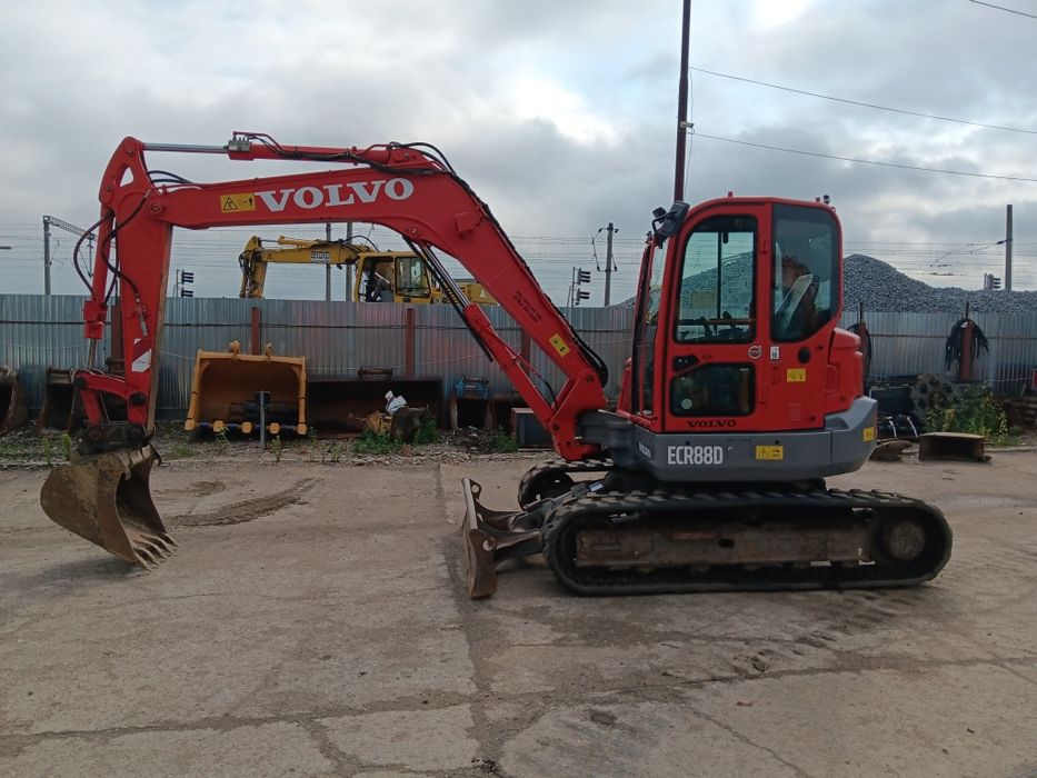 Vând excavator volvo ECR88D