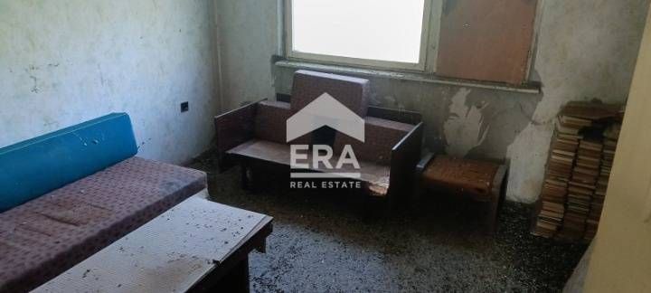 Тристаен апартамент с Г-образна кухня в гр. Провадия за продажба, с пл