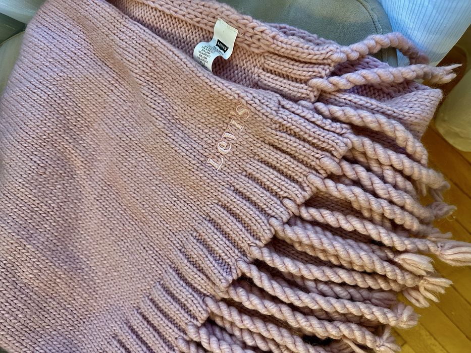 Нов шал на Levis