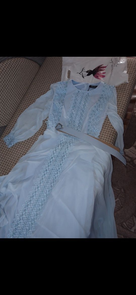 Шикарное платье, голубого цвета