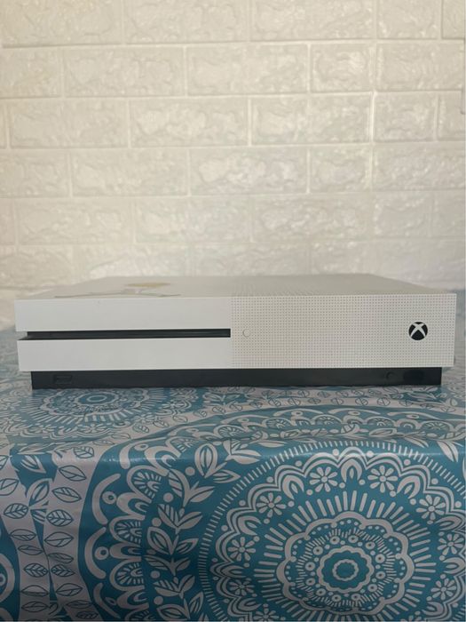Xbox one S 1TB.