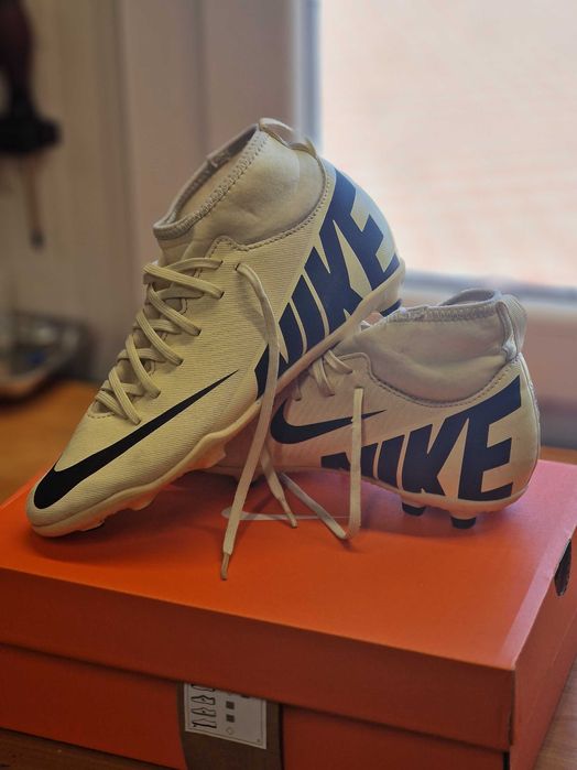 Ghete fotbal iarba Nike mercurial