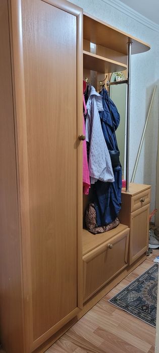 Продаётся прихожая