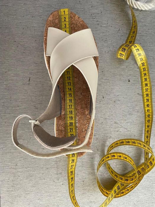 продава дамски сандали"КАМПЕР"