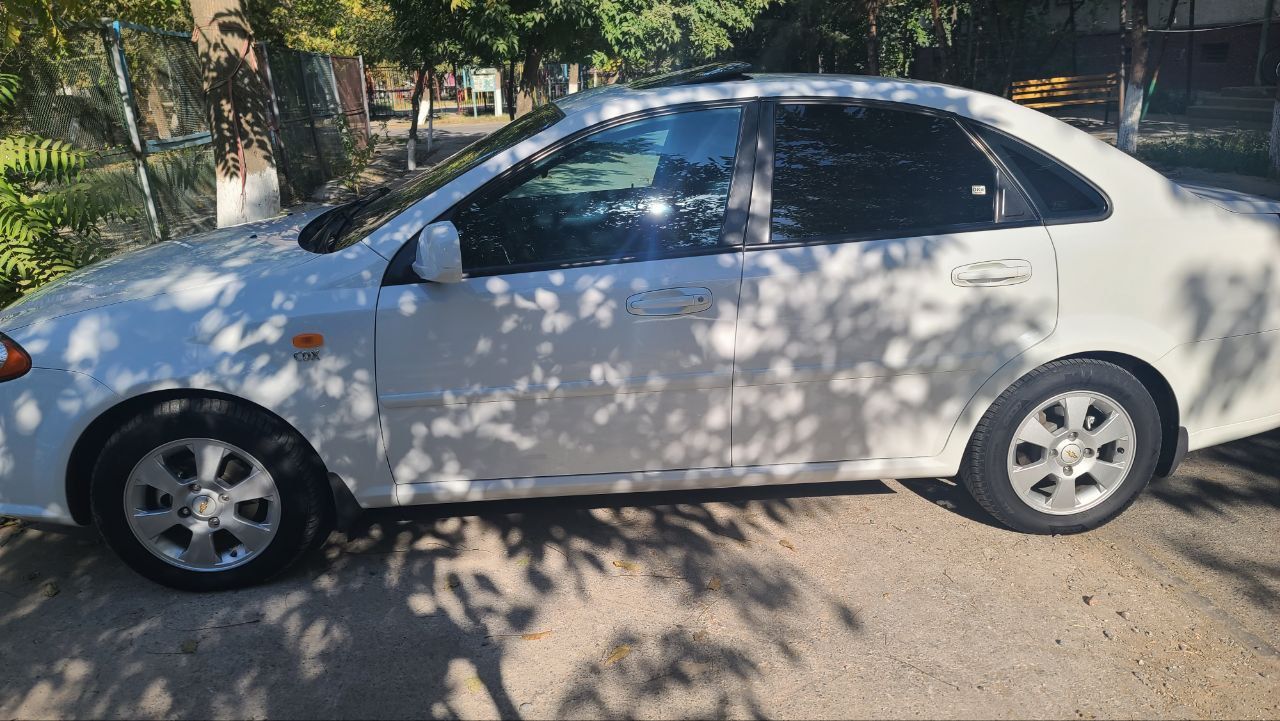 Lacetti Jentra sotiladi