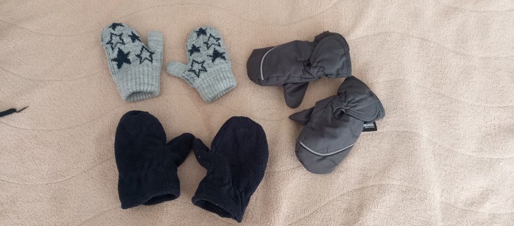 Шапки и ръкавици размер 2-4 г.