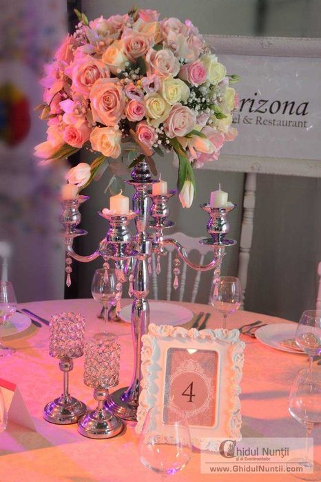 Vand sfesnic elegant cu lumanari si suport flori evenimente