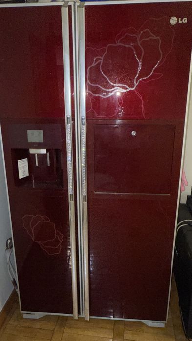 Холодильник б/у красивый вместительный