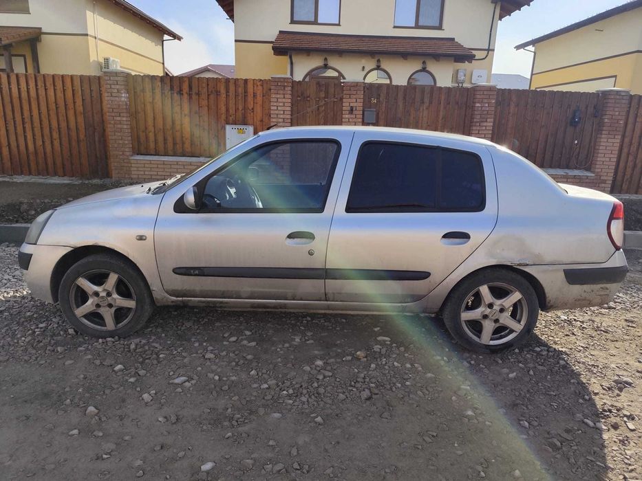 Vând Renault Clio 1.4 gpl.Pretul este fix-3400 lei