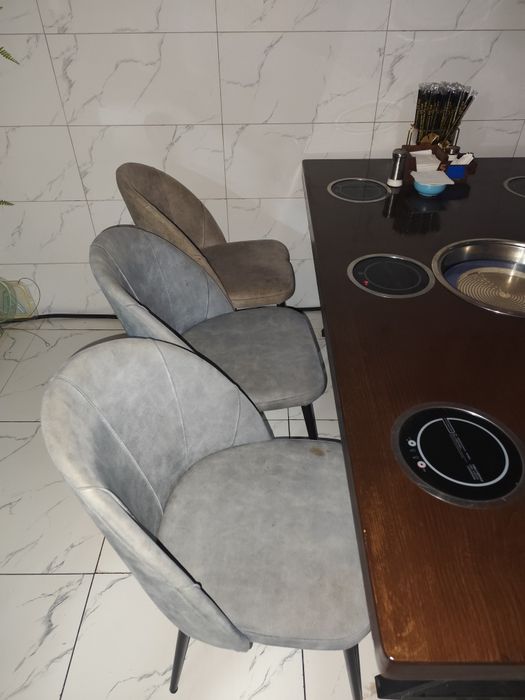 Столы для Хого и диваны, стулья