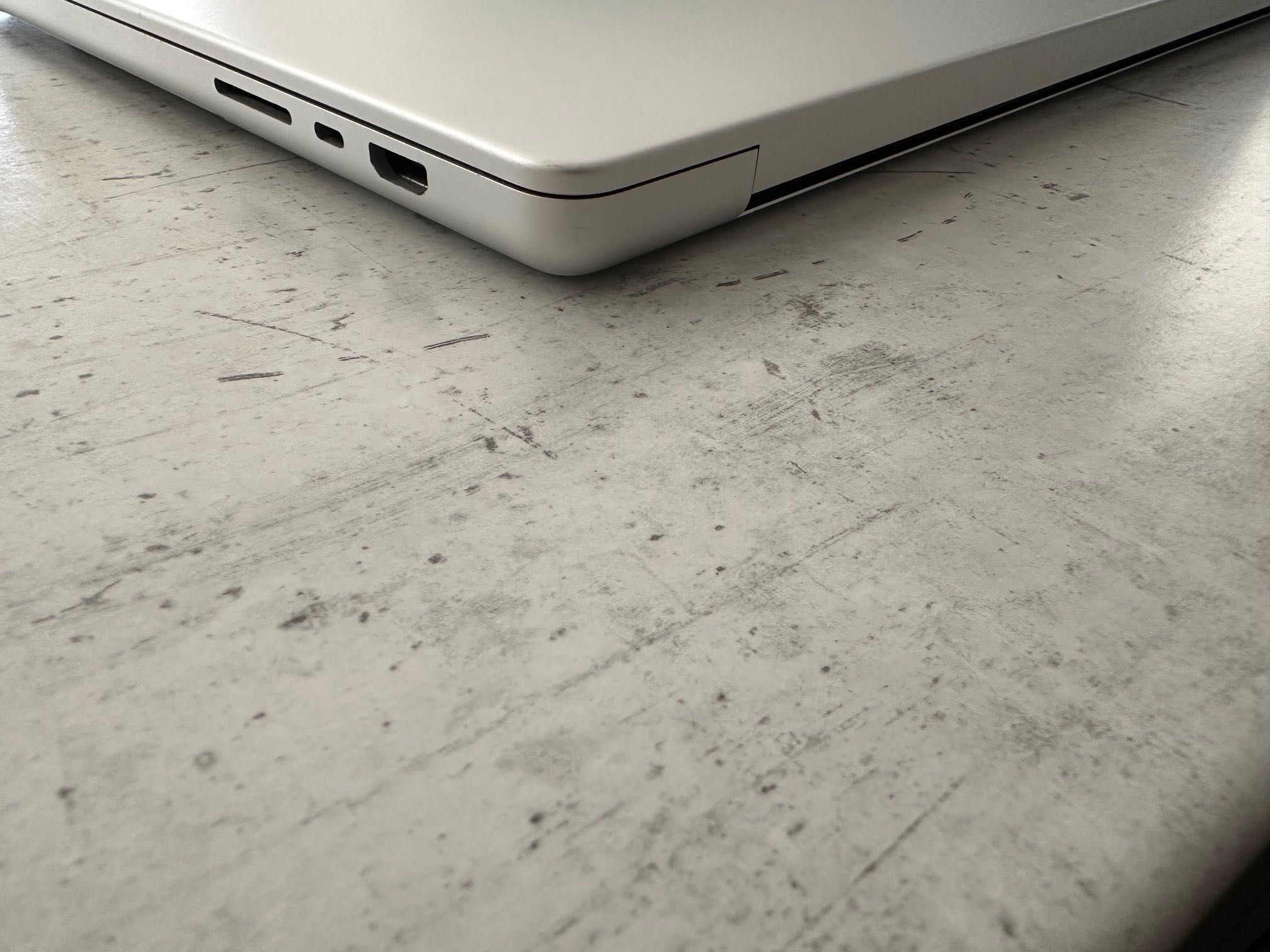 MacBook Pro 16" M1 MAX 10-Core CPU, 24-Core GPU, 32GB RAM, 1TB SSD
