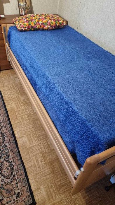 Електрическо легло с падащи бордове и повдигане на горнатадолната част