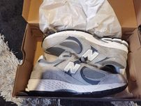 New Balance 2002R