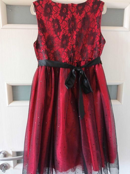 Елегантна рокля за малки госпожици 10год.