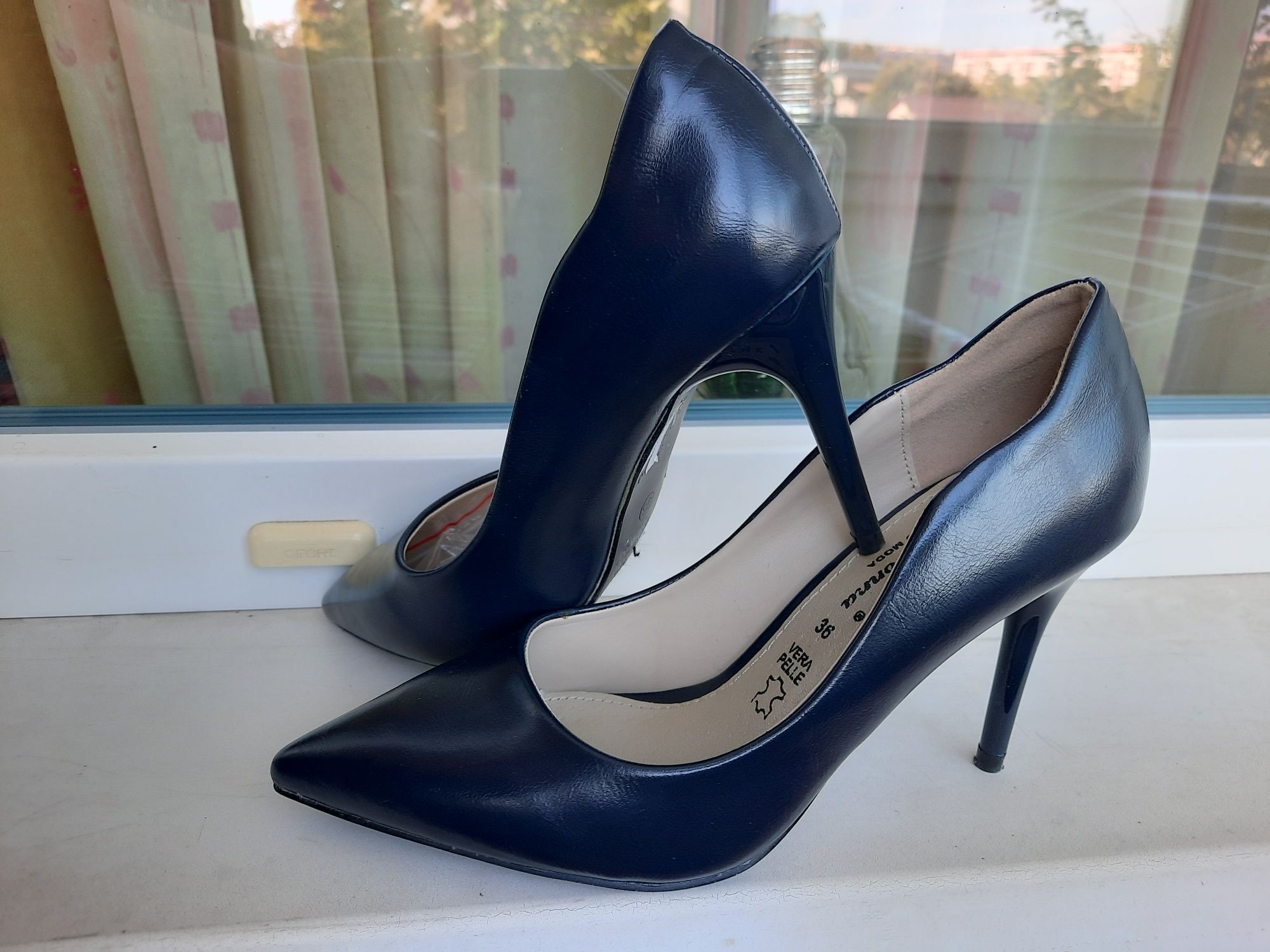 Pantofi cu toc stiletto 36