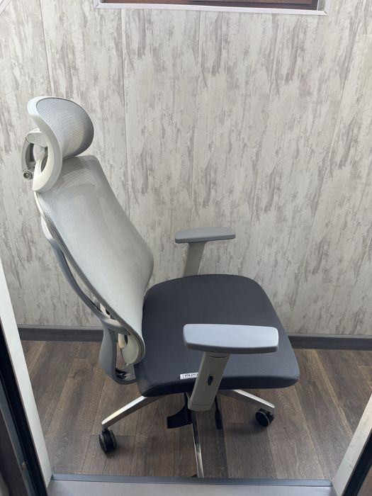 Продам офисные кресла Dafna 2 шт