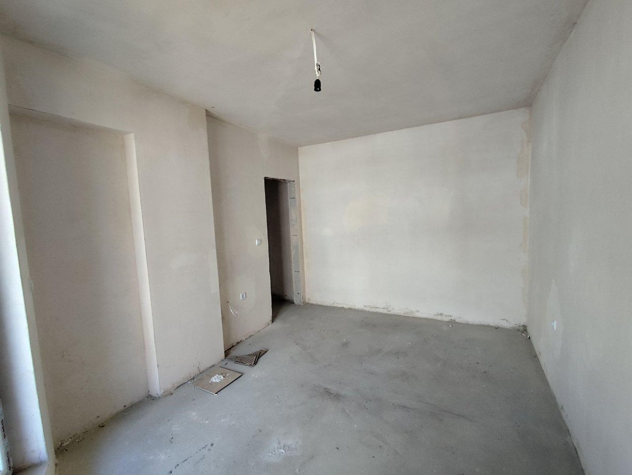Продава се Тристаен апартамент в Бургас, Център - 111 кв.м за 1023 €/кв.м - Снимка #1