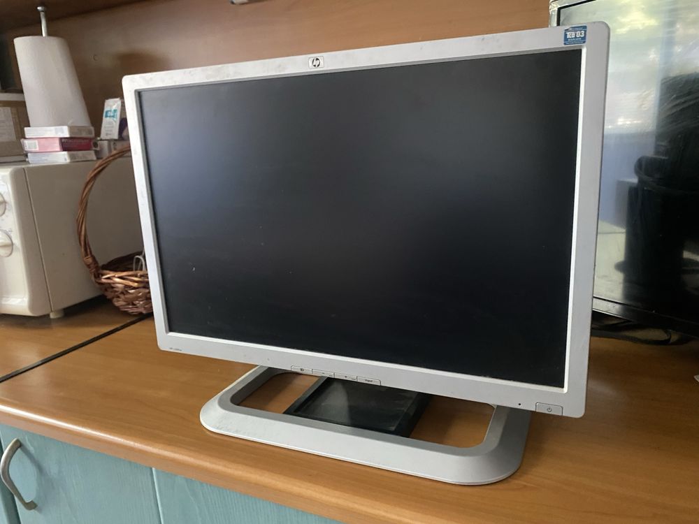 Монитор - HP L2045w - 20 inch - С КАБЕЛИ!