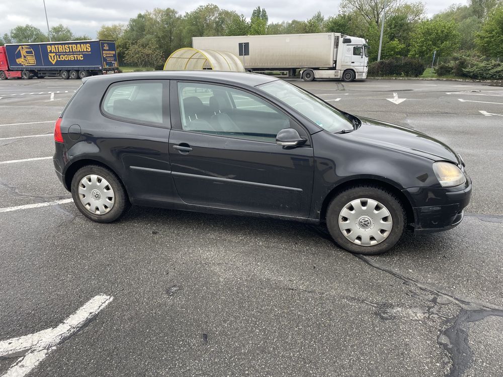 Vand Vw golf 5 1,4 benzina