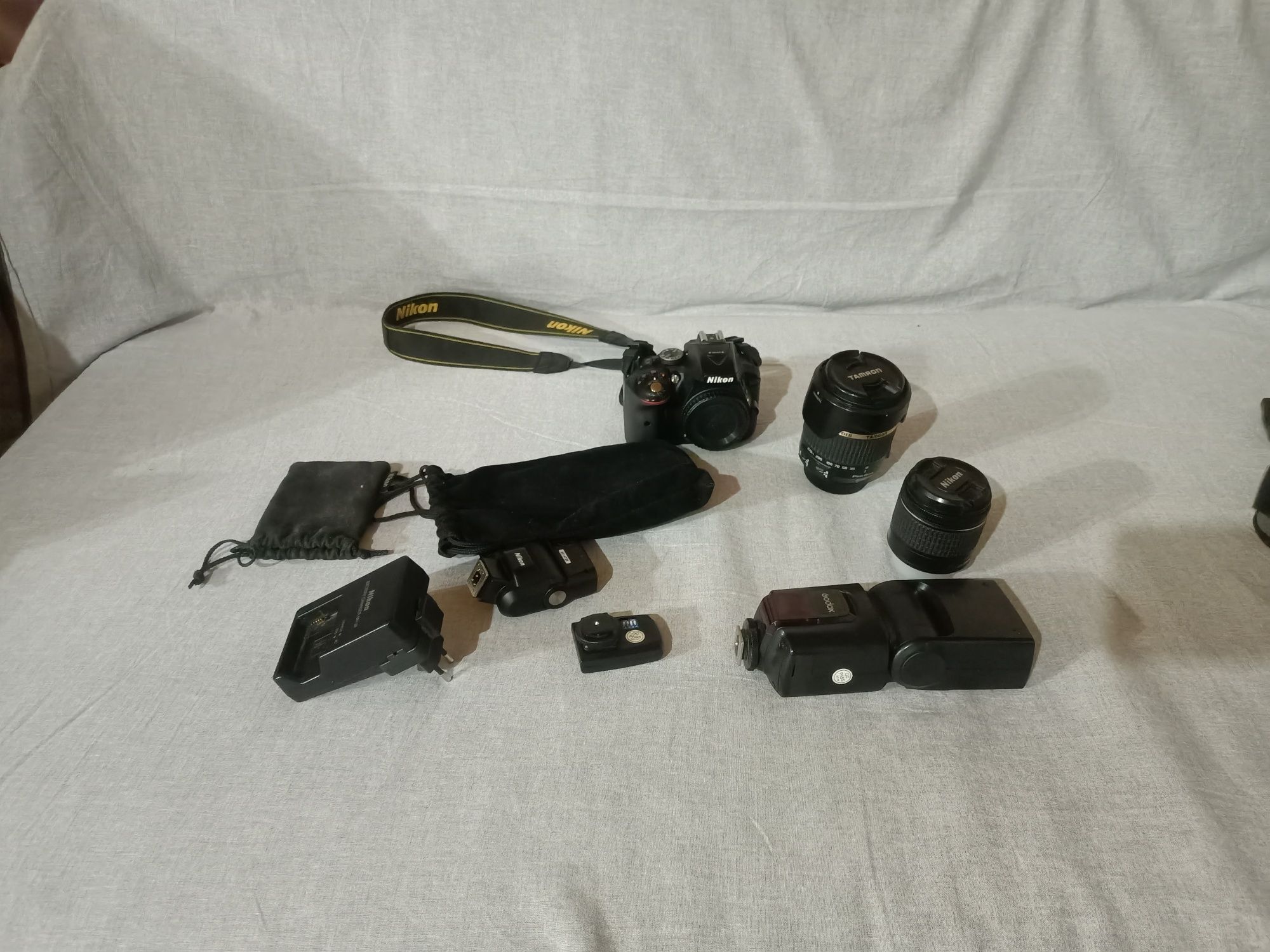 Продам камеру Nikon d5300 (пробег 19709)