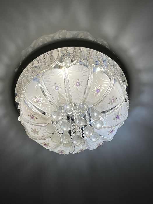 Продам люстру недорого