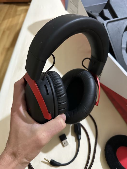 Vand casti HyperX Cloud 2 si tastatura SteelSeries.