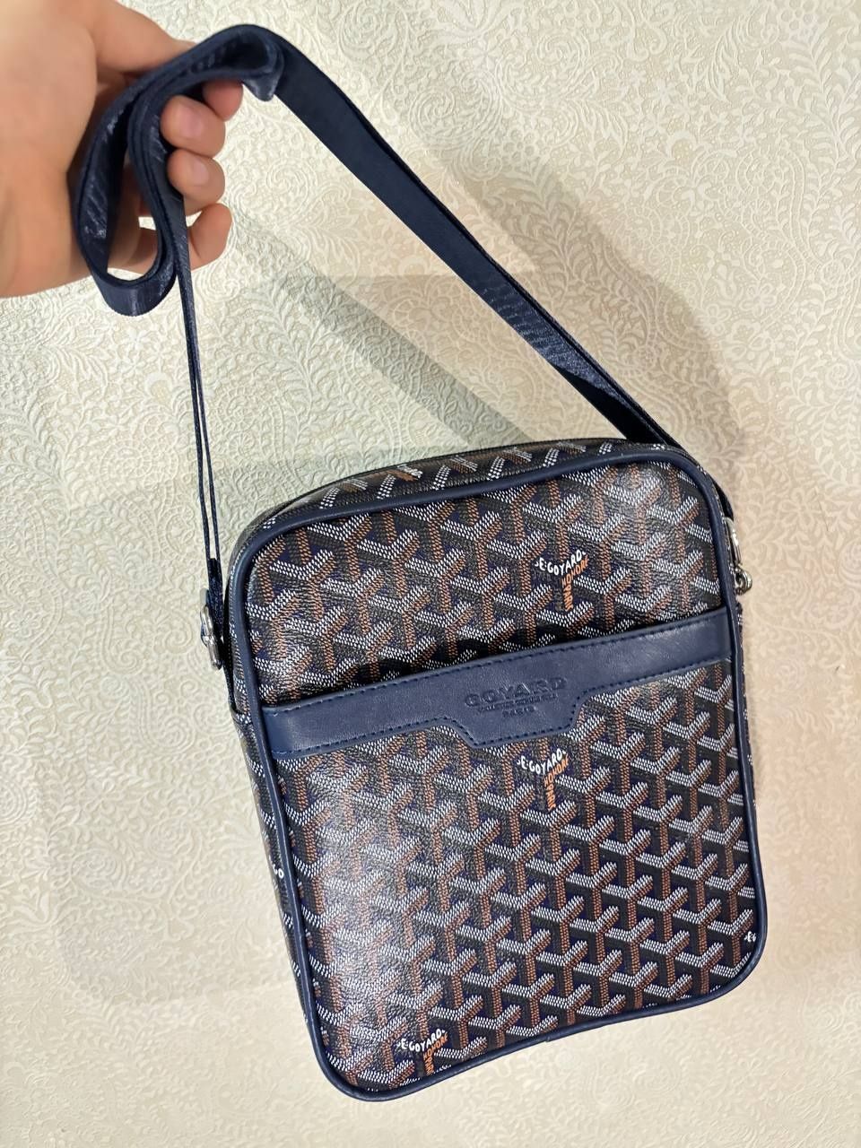 Сумка Goyard через плечо — стильно и удобно!