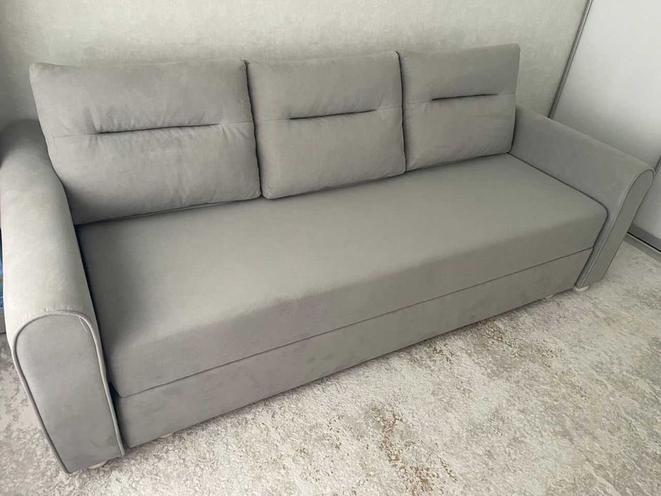 Отдaм дapoм диван