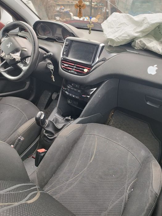 vind ușa ,uși,bara,interior banchete scaune Peugeot 208 an 2013