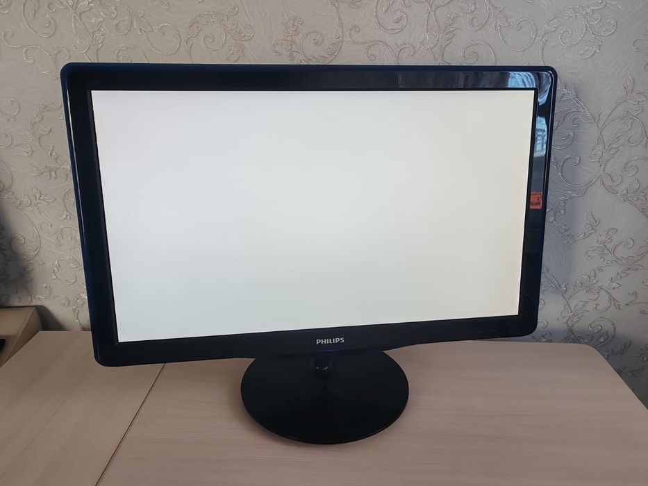 Монитор Phillips 24"