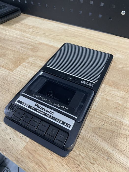 Casetofon portabil reportofon panasonic rq 2102a