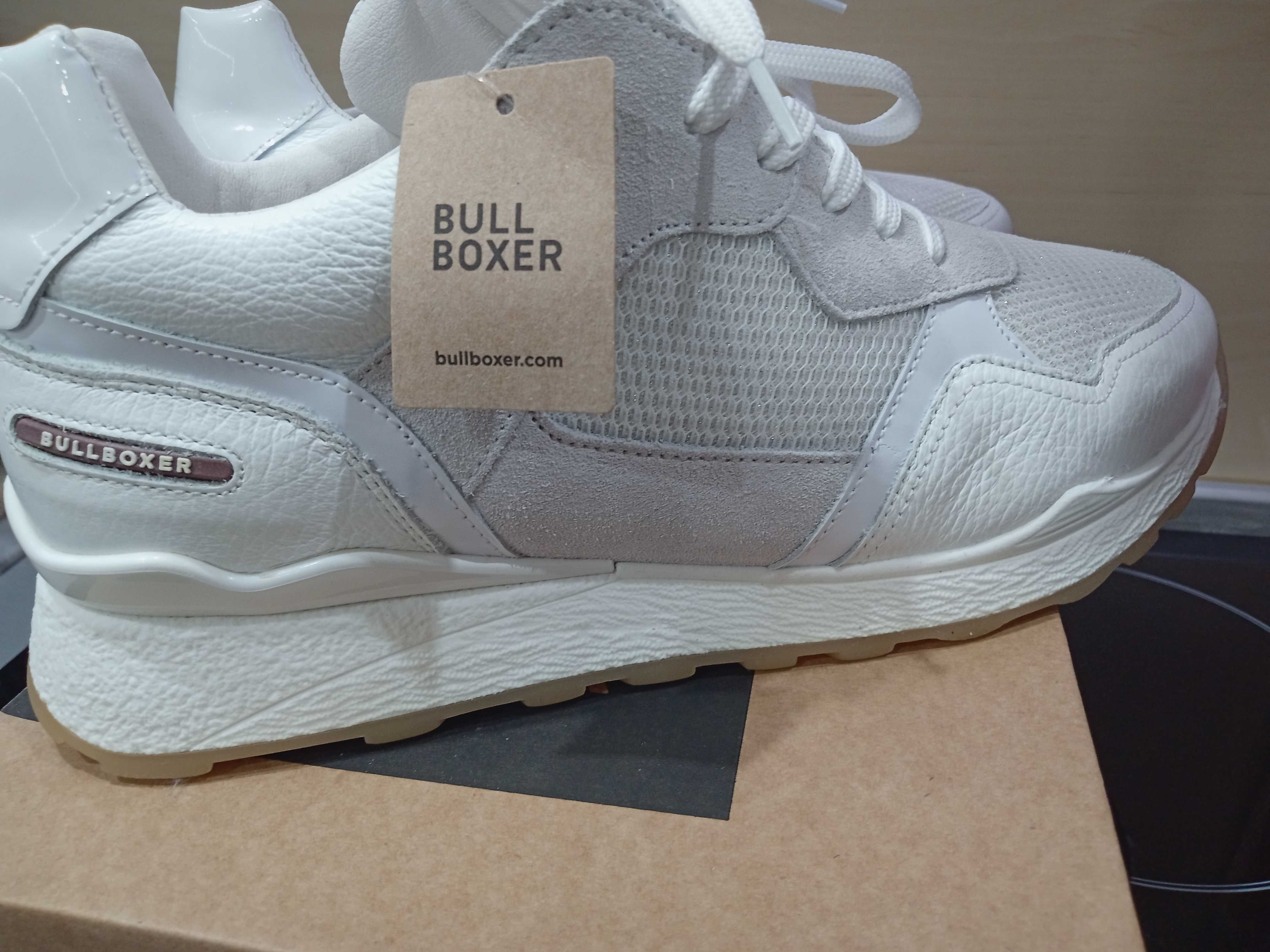 Дамски маратонки Bullboxer  Kaki White N42