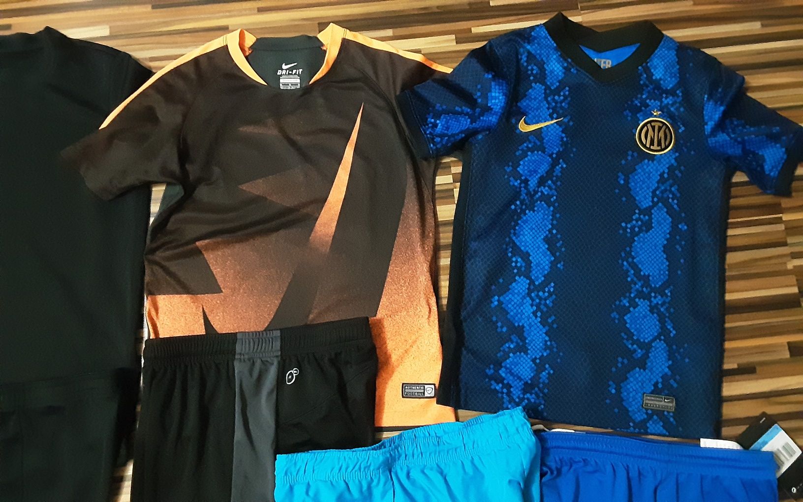 (M 137-147) NIKE оригинални тениски и къси панталони