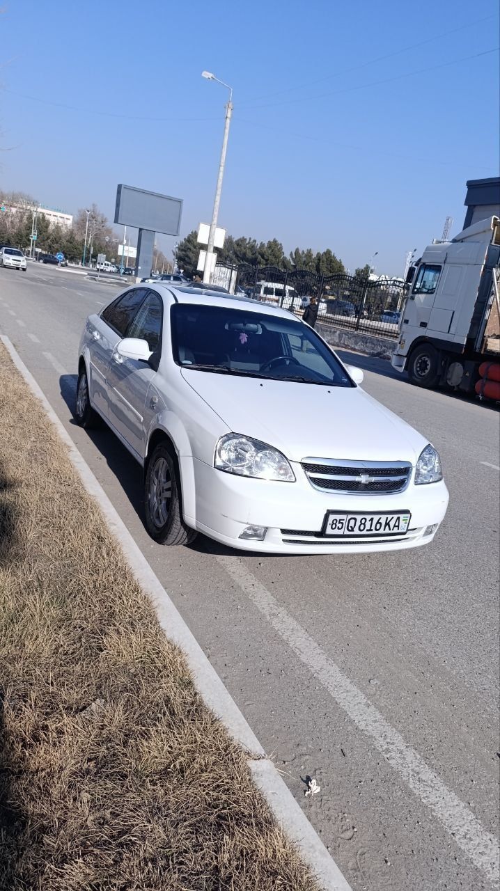 Ласетти сотилади