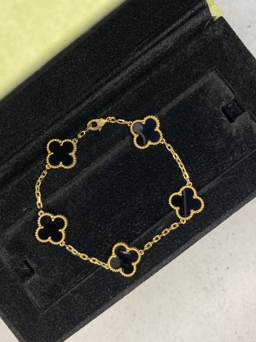 Браслет от Van Cleef