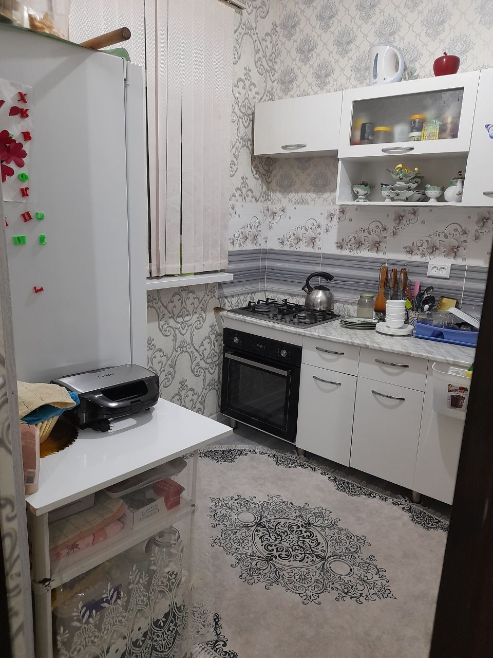 Чиланзарский район 6 квартал. Продаю 2 ком. Первый этаж.