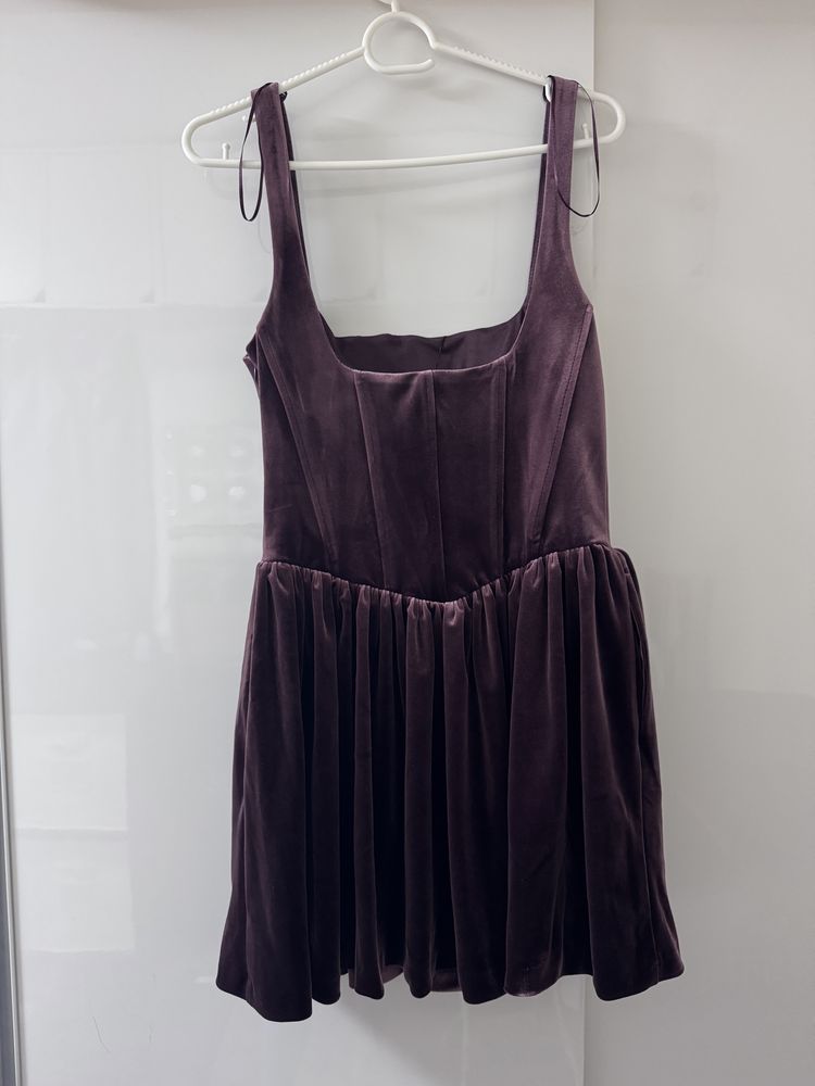 Zara НОВА рокля XS