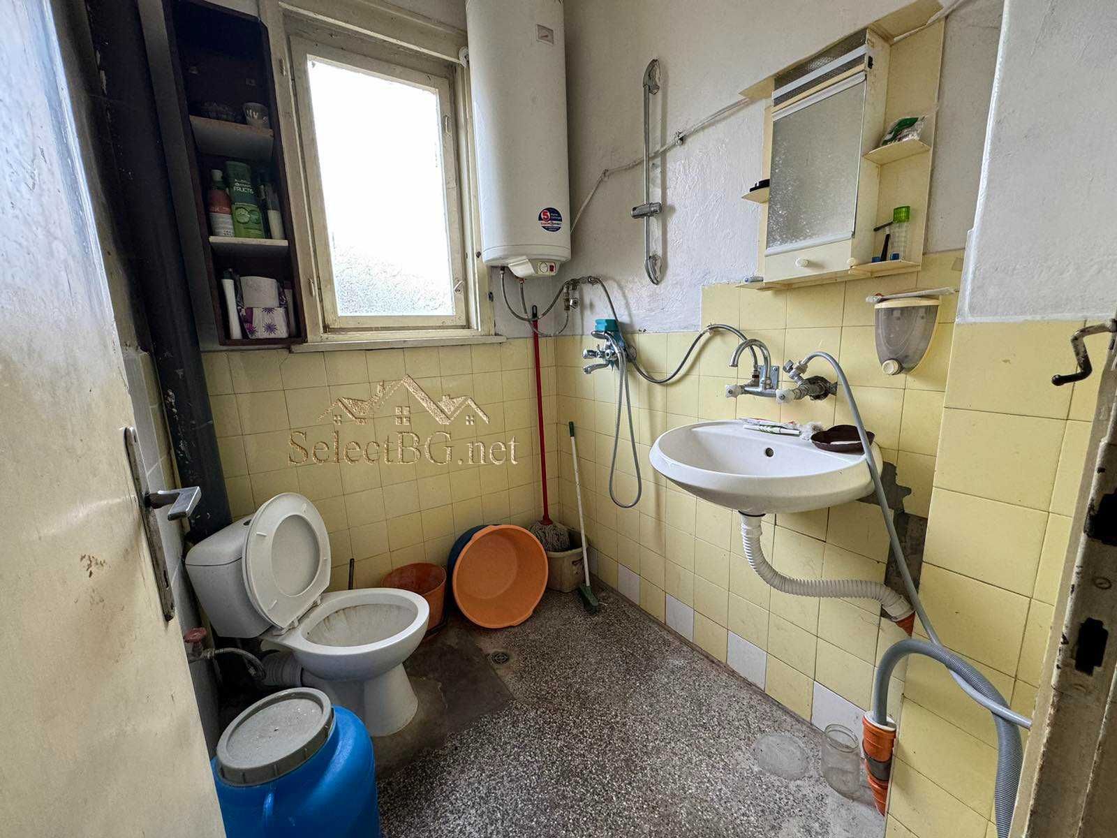 Просторен етаж от къща в Горна Оряховица