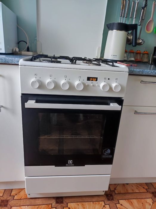 Продам газовую плиту