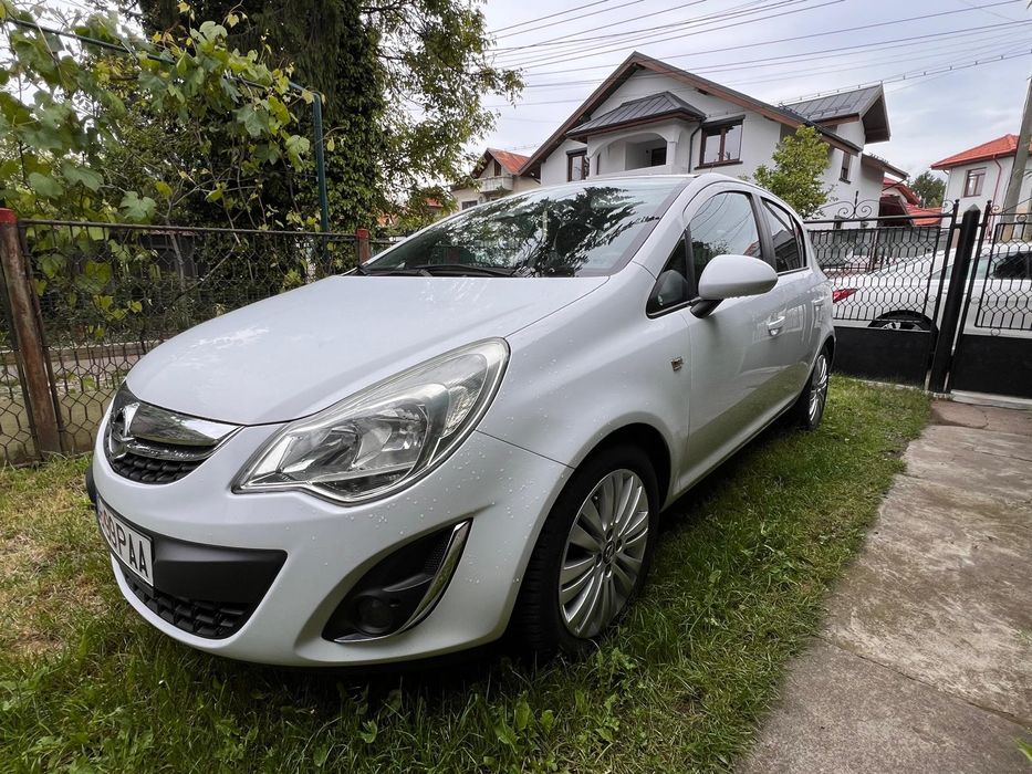 Opel Corsa 2012 benzina +gpl