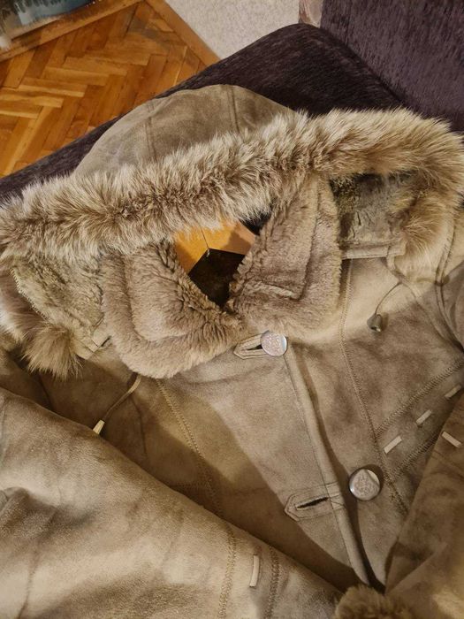 Дамско палто, изкуствена  кожа . Много добро качество. Чисто Ново.