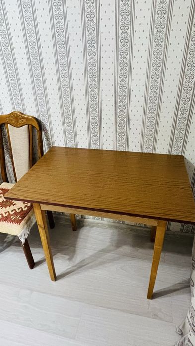 Стол небольшой на кухню